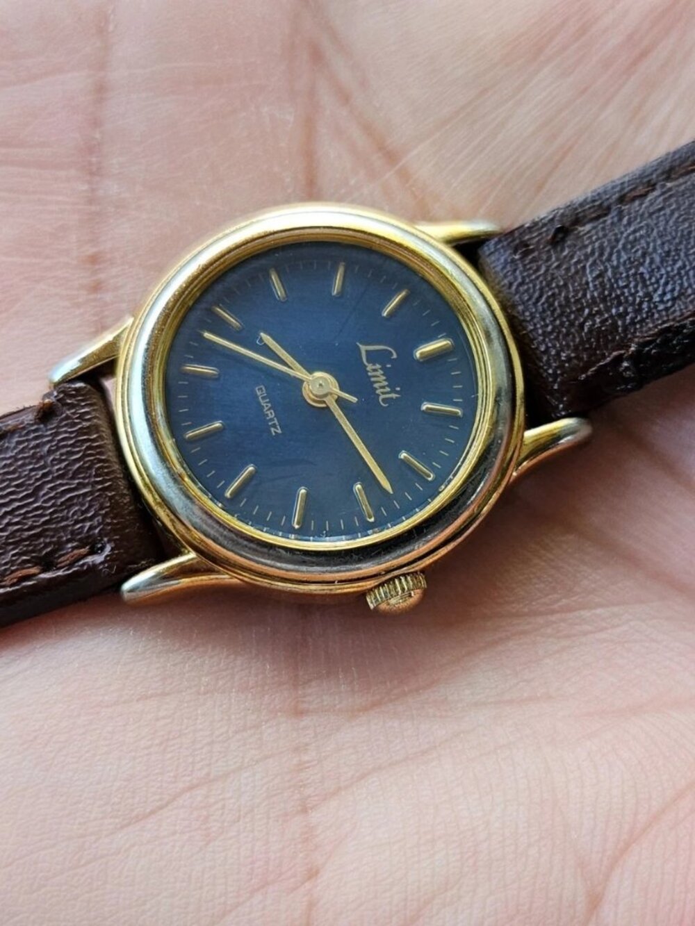 Vintage Limit Ladies Wrsitwatch Brown Leather Strap Quartz Analog Wrist Watch
